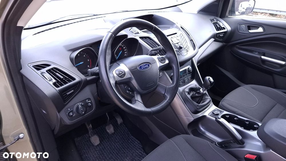 Ford Kuga 2.0 TDCi 2x4 Titanium - 17