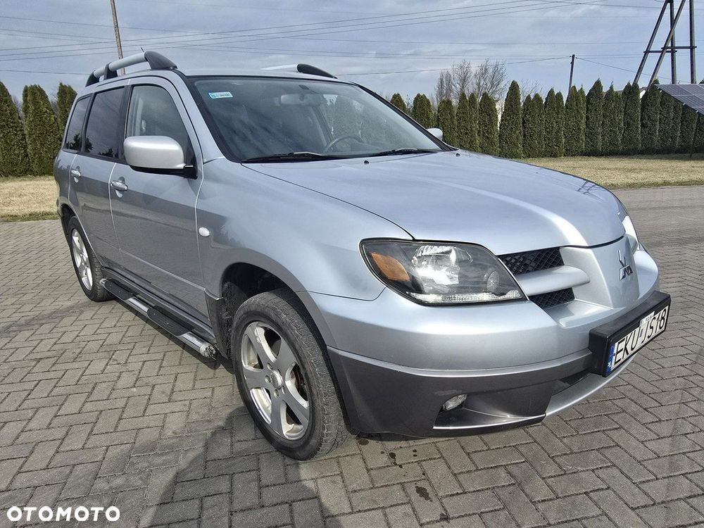 Mitsubishi Outlander - 2