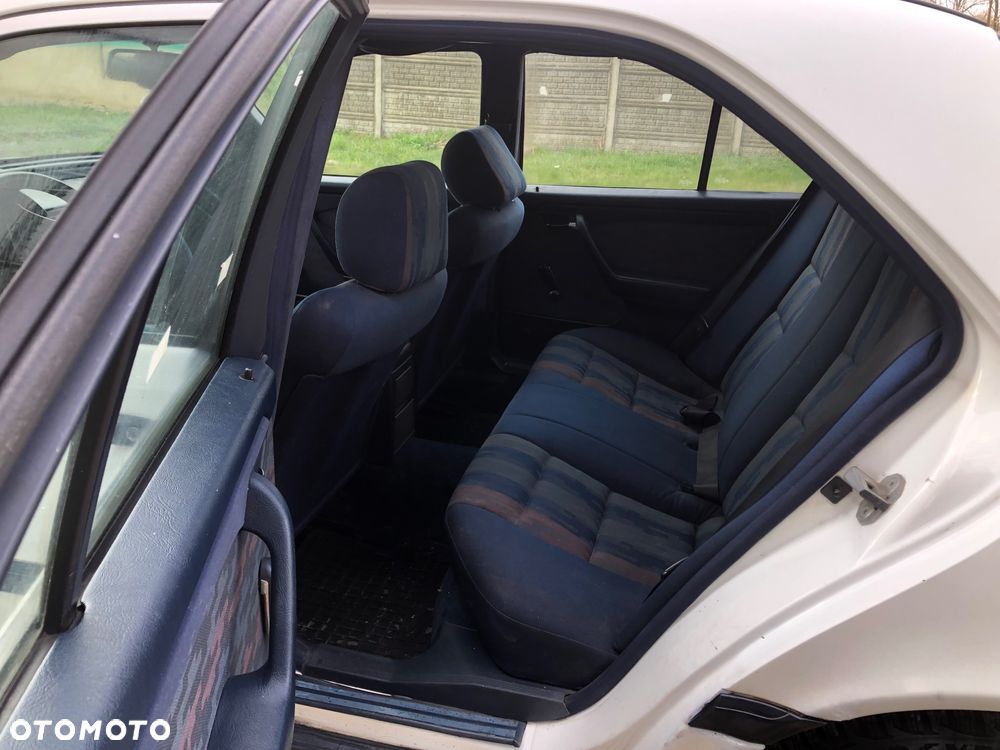 Mercedes-Benz Klasa C 180 Classic - 10