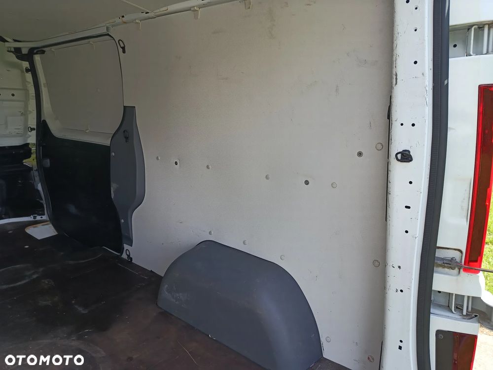 Renault Trafic L2H1 1.6 diesel 125kM 2018rok WEBASTO, CZUJNIKI PARKOWANIA, HAK, BAGAŻNIK DACHOWY, STAN BARDZO DOBRY! - 23