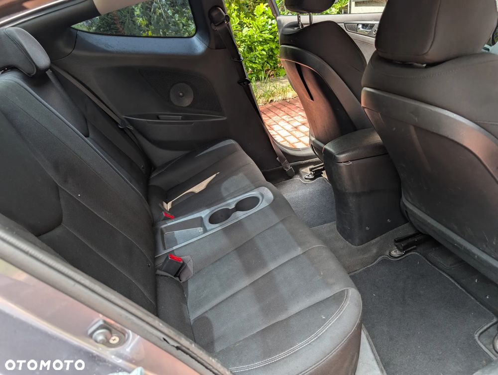 Hyundai Veloster 1.6 GDI Comfort - 10