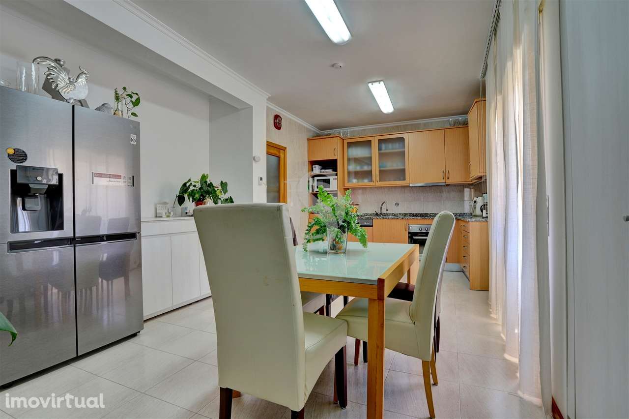 T2 com terraço a 50 metros da praia em Aver-O-Mar – garagem fechada e - Grande imagem: 3/23