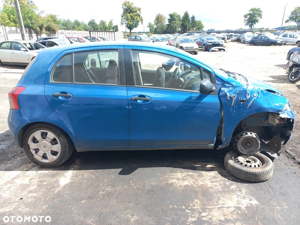 Toyota Yaris II 1.3 VVT-I 07r 5D 8T0 wszystkie części - 3