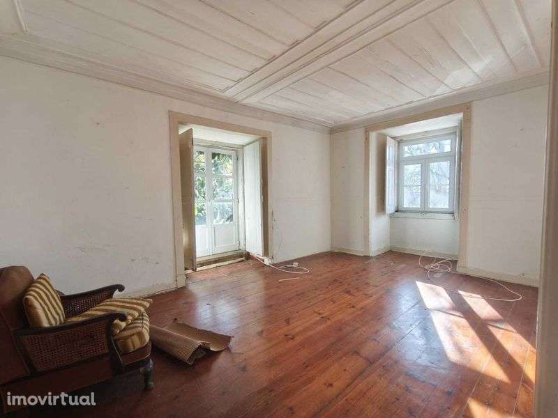 T3 com quintal, junto ao Castelo, para remodelação integral - Grande imagem: 2/12