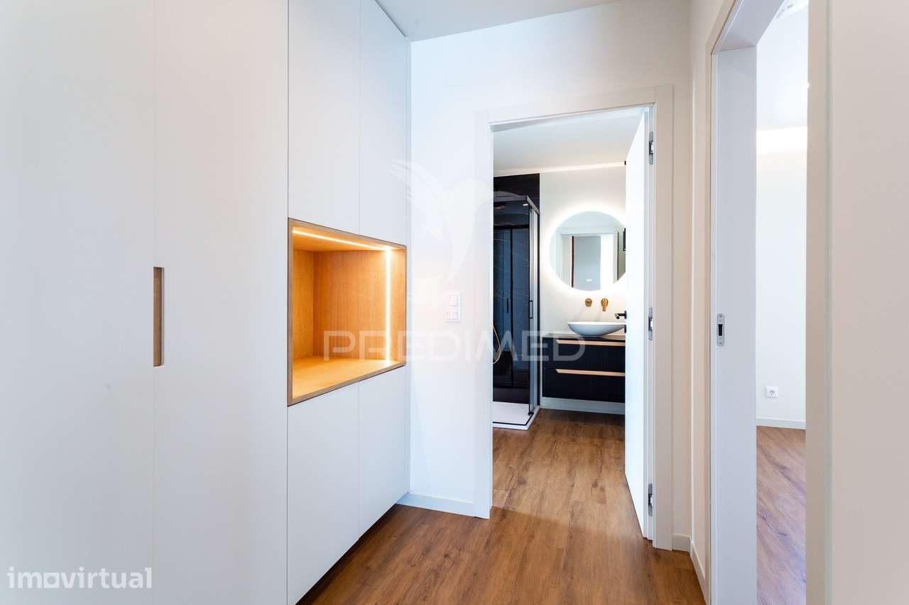 MORADIA ISOLADA T4 COM PISCINA, JARDIM E GARAGEM | PORTO SALVO - Grande imagem: 5/27