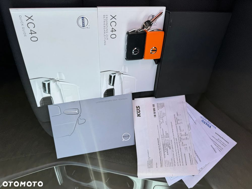 Volvo XC 40 T3 Geartronic Momentum Pro - 24