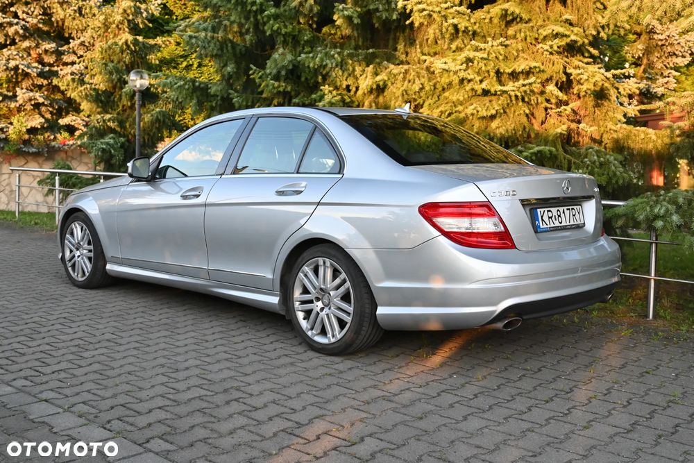 Mercedes-Benz Klasa C 300 4Matic 7G-TRONIC - 3