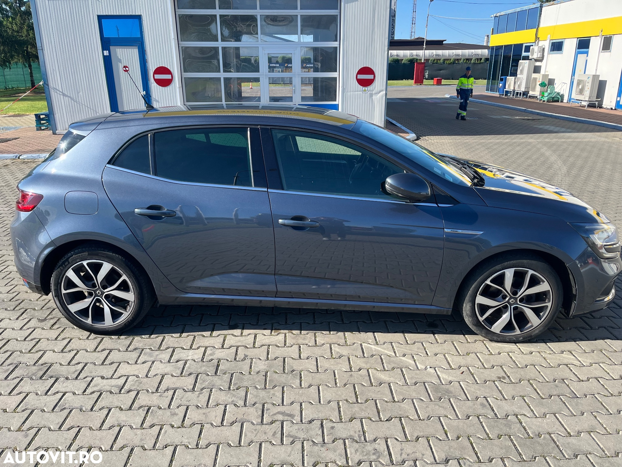 Renault Megane ENERGY dCi 110 EDC BOSE EDITION - 14