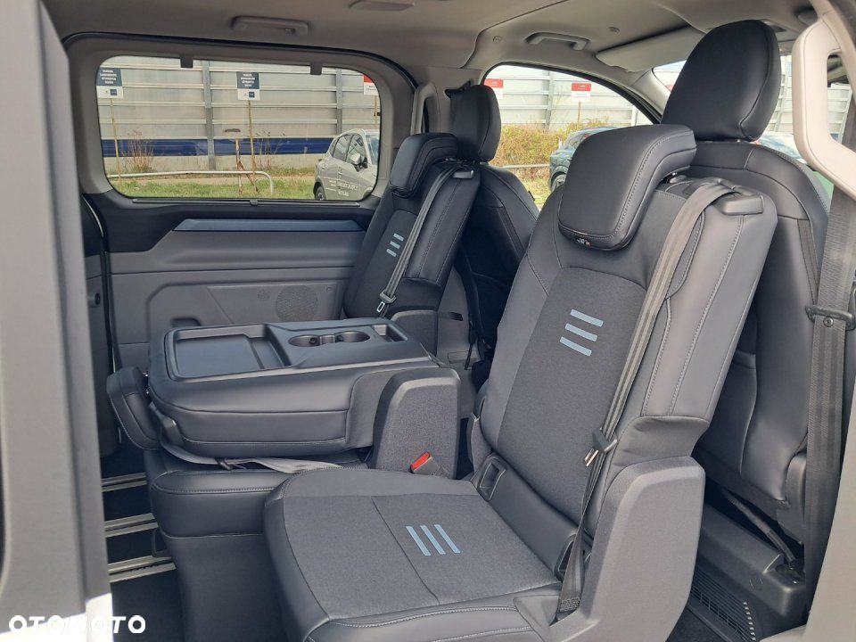 Ford Tourneo Custom - 18