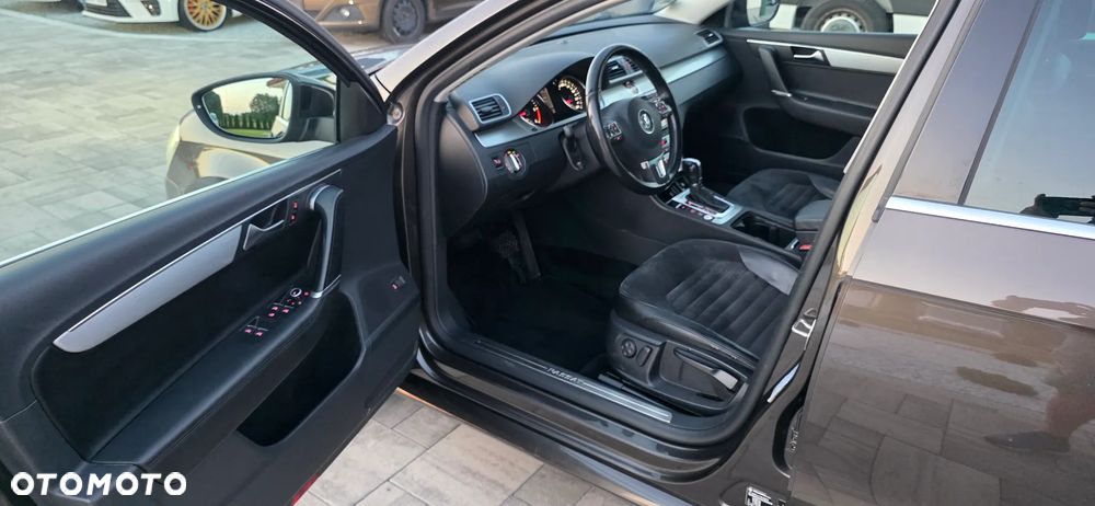 Volkswagen Passat 2.0 TDI 4Mot Highline DSG - 9