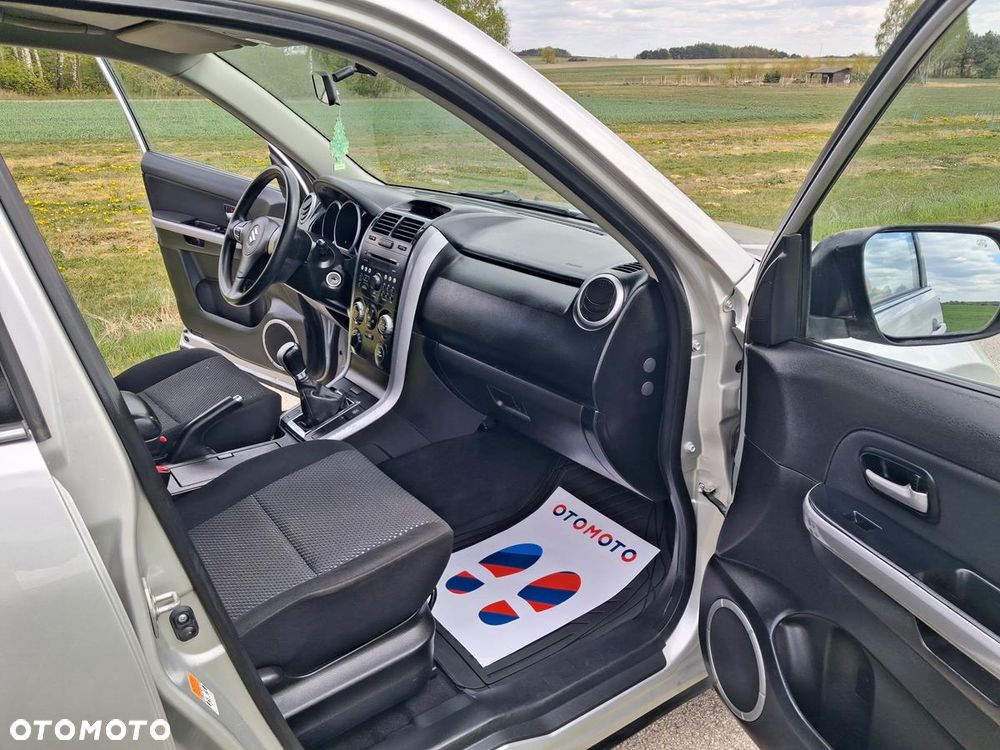 Suzuki Grand Vitara 2.0 - 24