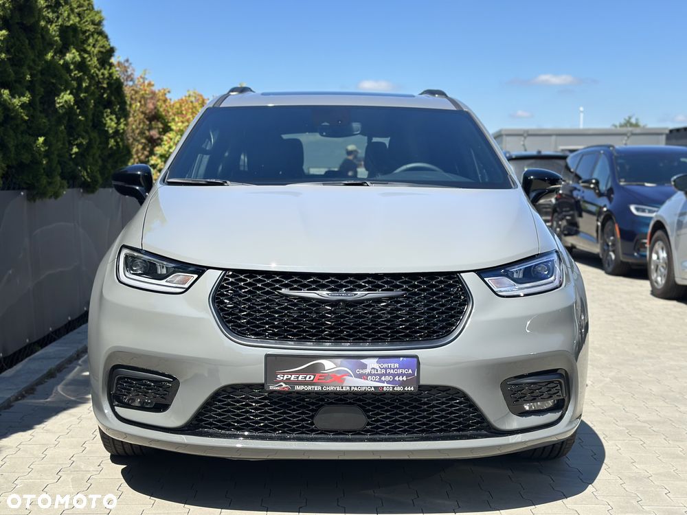 Chrysler Pacifica - 11