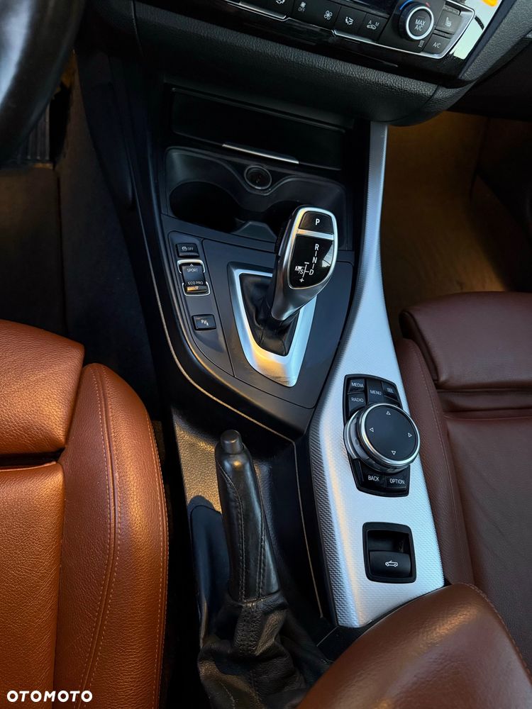 BMW Seria 2 220d M Sport - 10