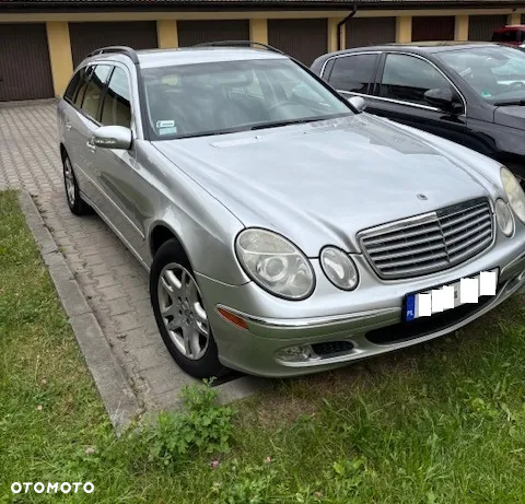 Mercedes-Benz Klasa E 320 4-Matic T Classic - 3
