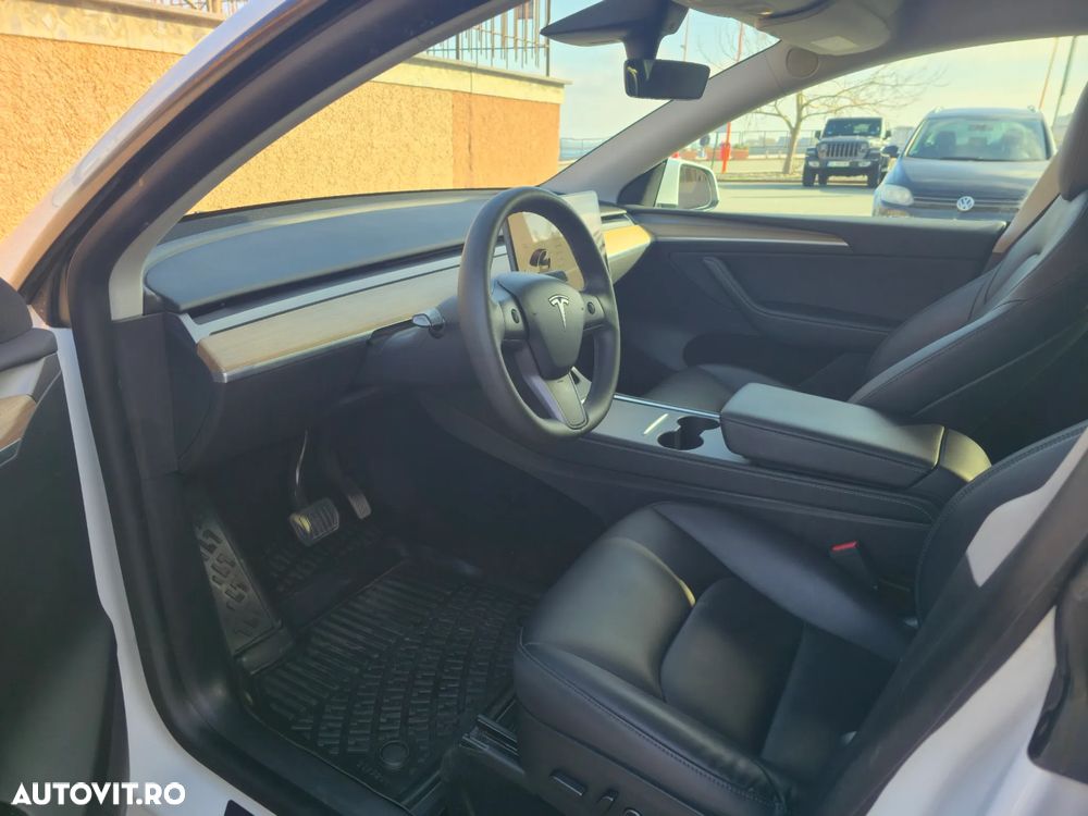 Tesla Model Y - 13