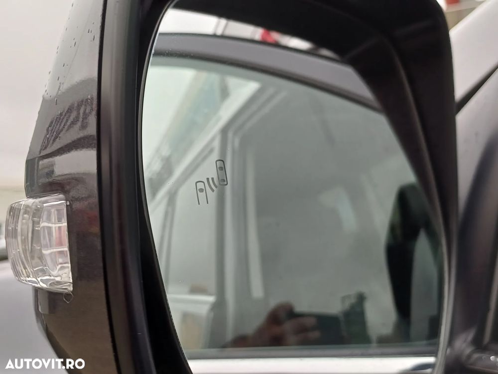 Toyota Land Cruiser 2.8l Turbo D-4D AVS Aut. Luxury - 32