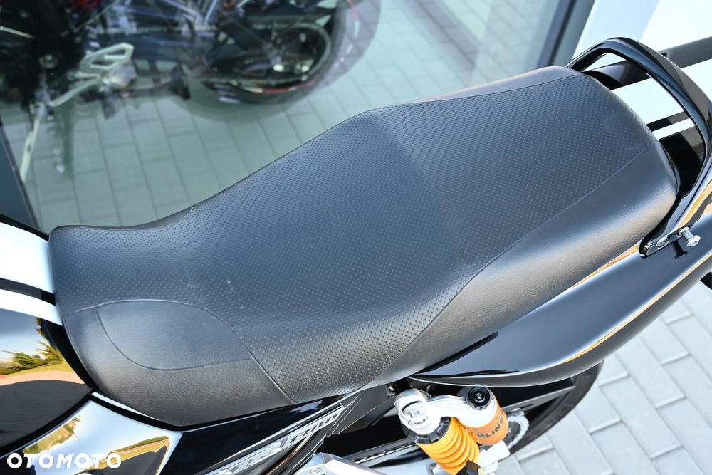 Yamaha XJR - 32