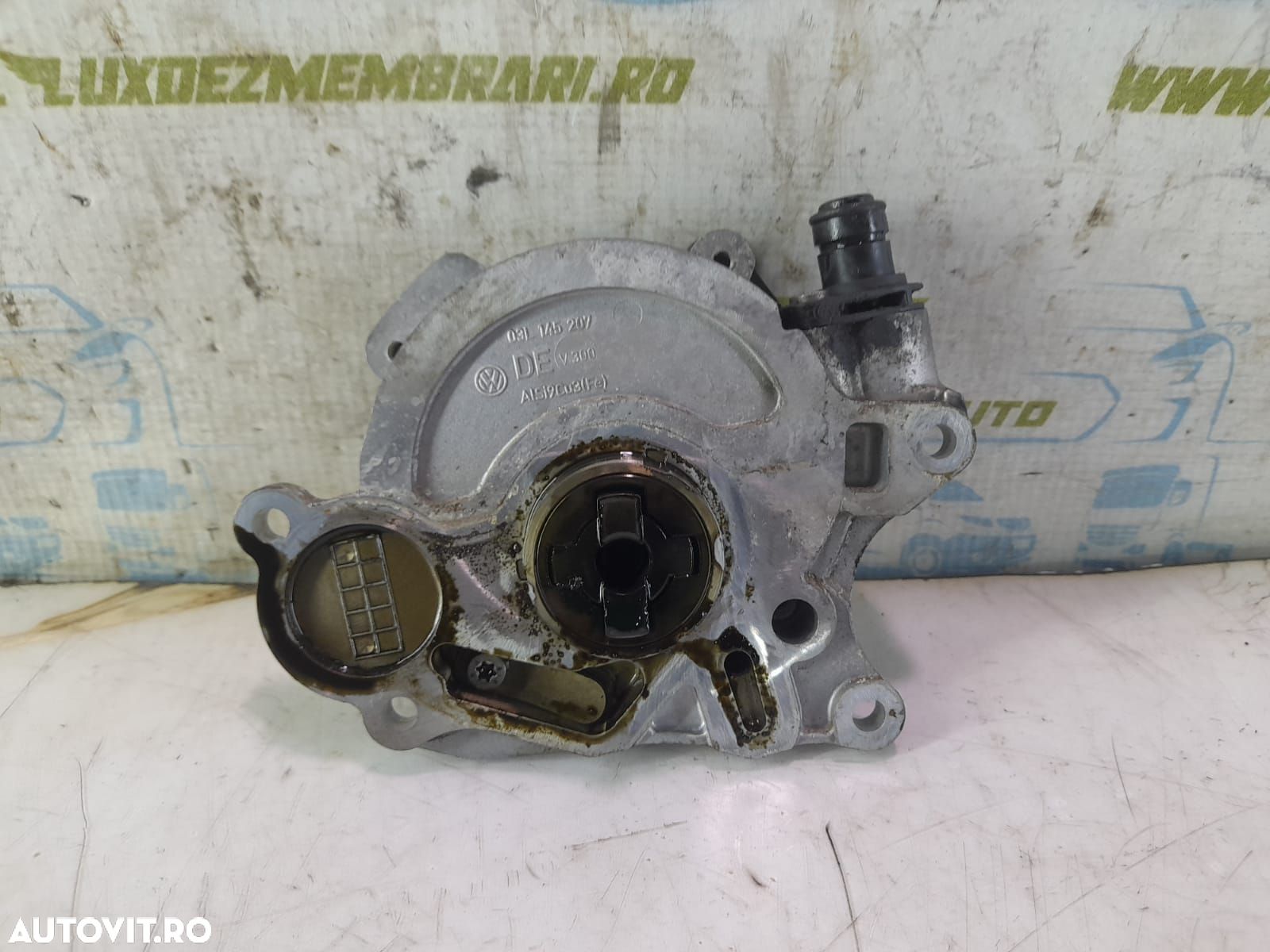 Pompa vacuum 03L145207 1.6 tdi CAYC Volkswagen VW Golf 6 [2008 - 2015 - 1