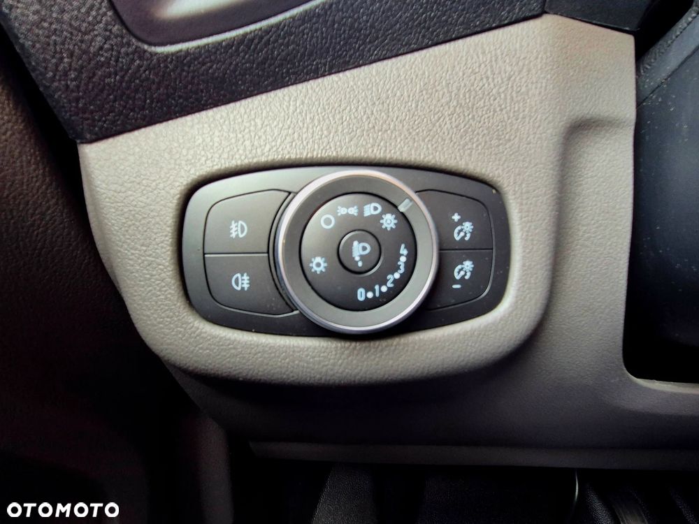 Ford connect - 24