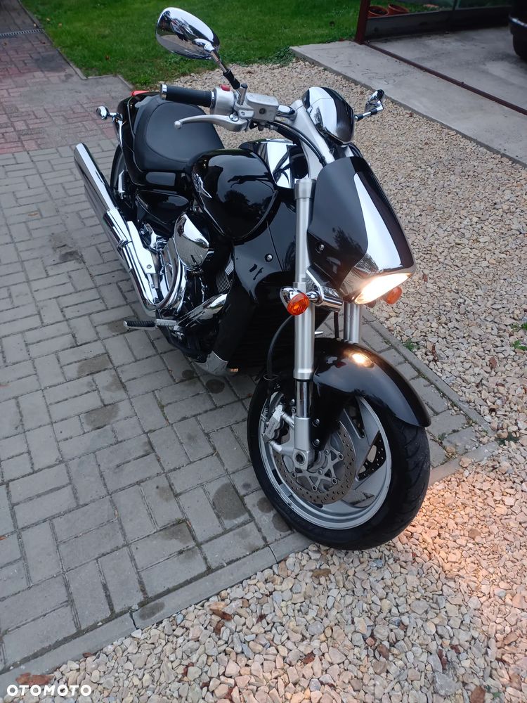 Suzuki Intruder - 12