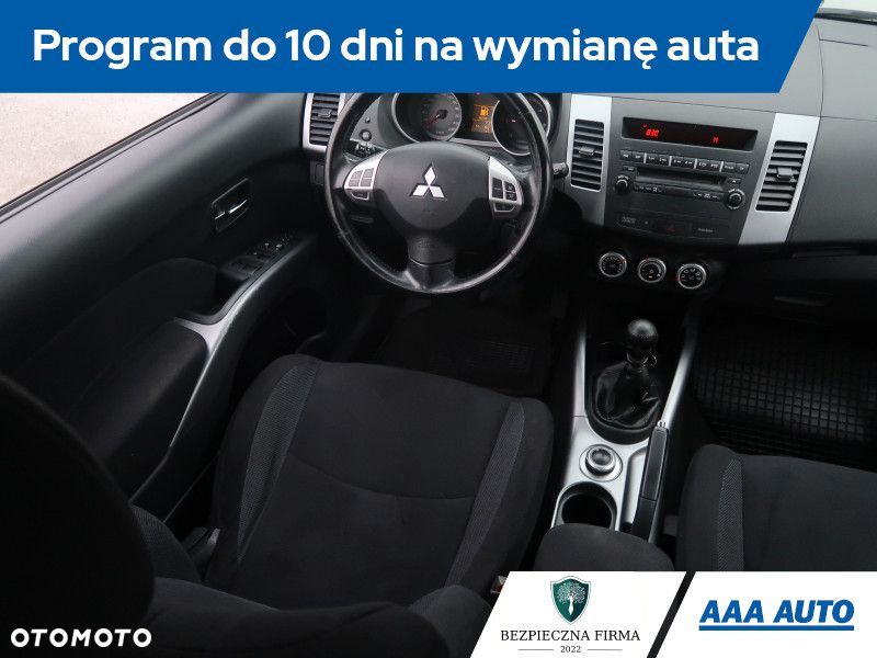 Mitsubishi Outlander - 8