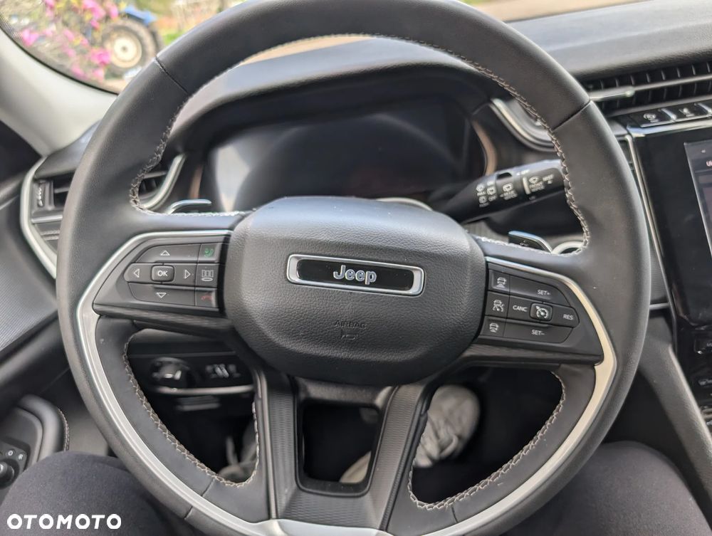 Jeep Grand Cherokee - 24
