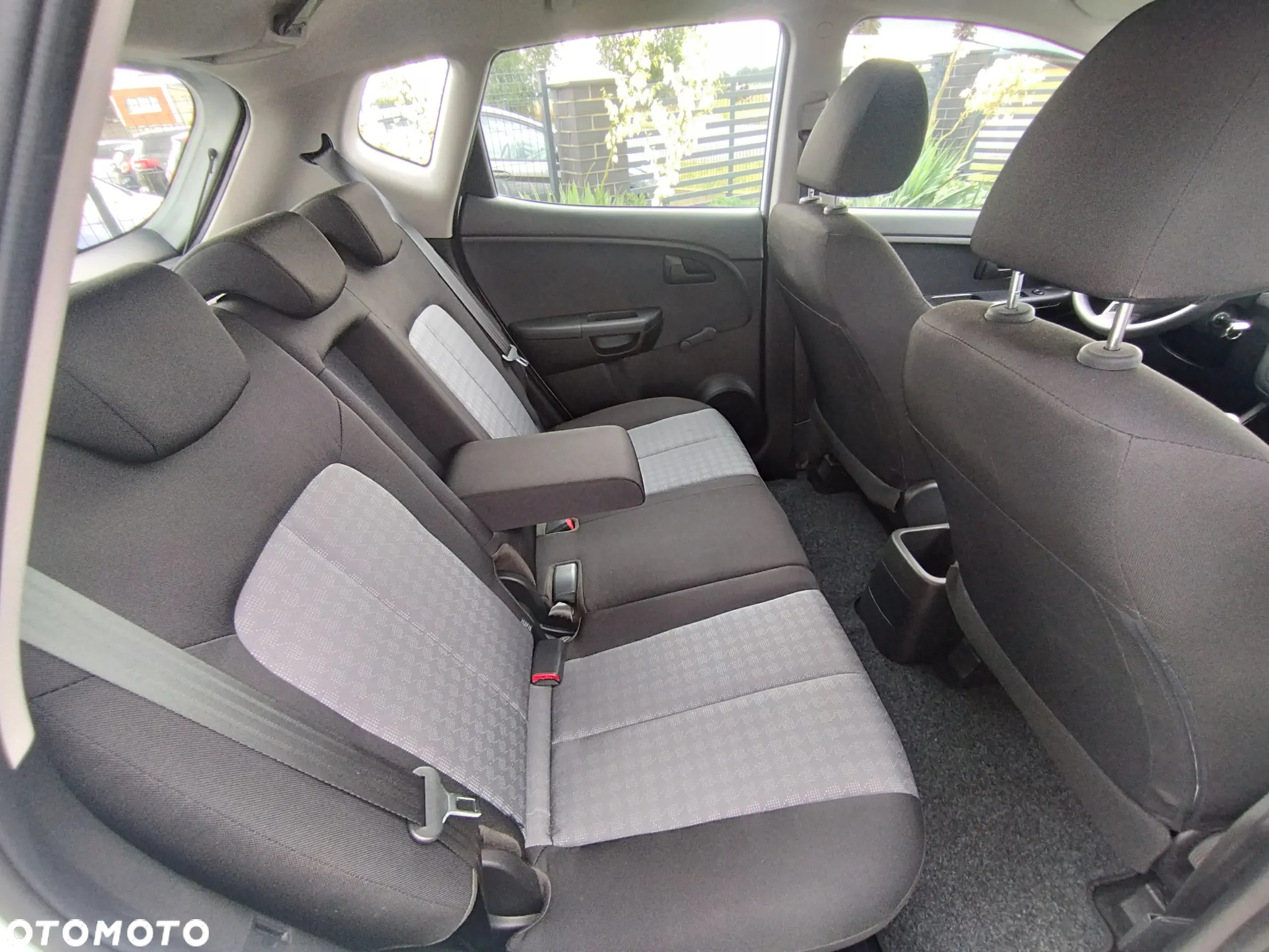Kia Venga - 11