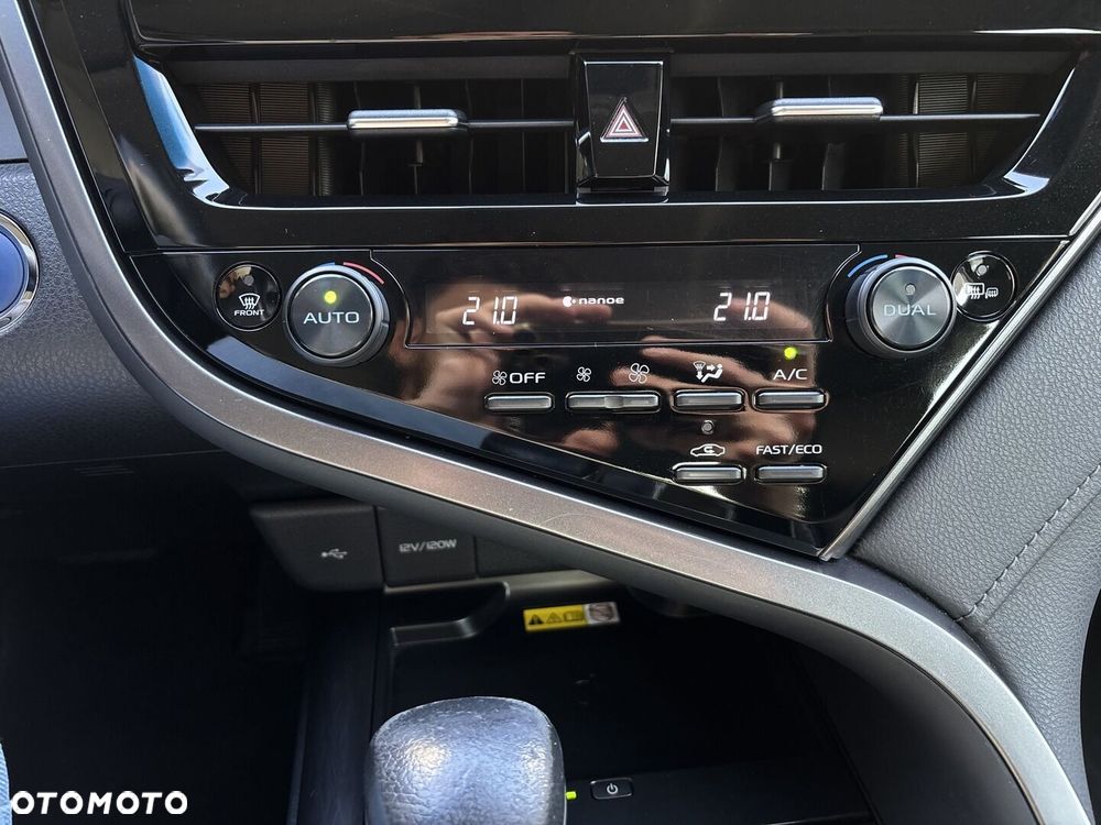 Toyota Camry 2.5 Hybrid Executive CVT - 19