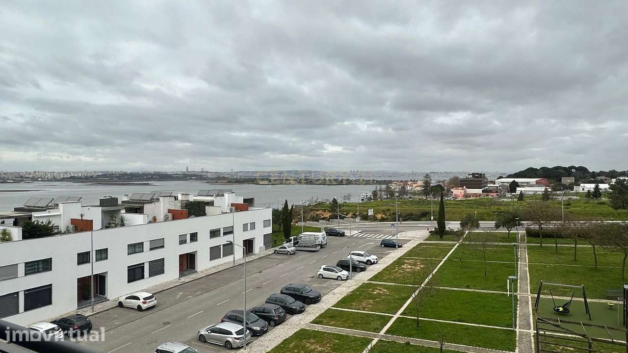 ✨ T3 de Excelência com Vista para a Baía do Seixal, Ponte 25 de Abril - Grande imagem: 4/36