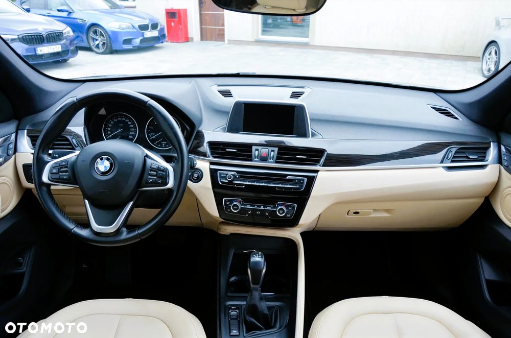 BMW X1 xDrive28i xLine - 17