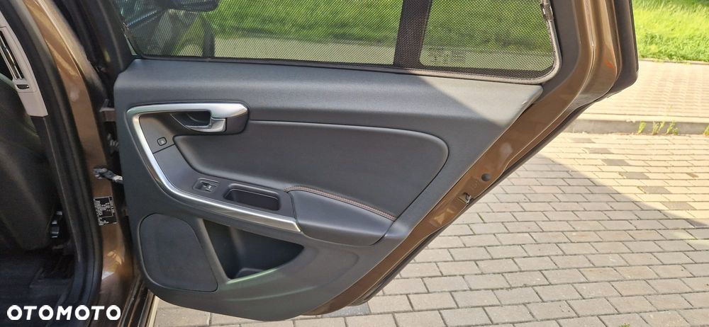 Volvo V60 Cross Country - 10