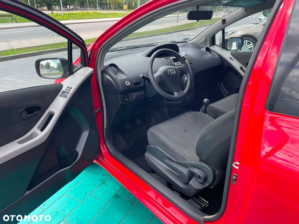 Toyota Yaris 1.0 Terra - 9