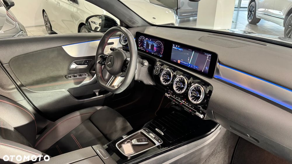 Mercedes-Benz Klasa A 200 AMG Line 7G-DCT - 30