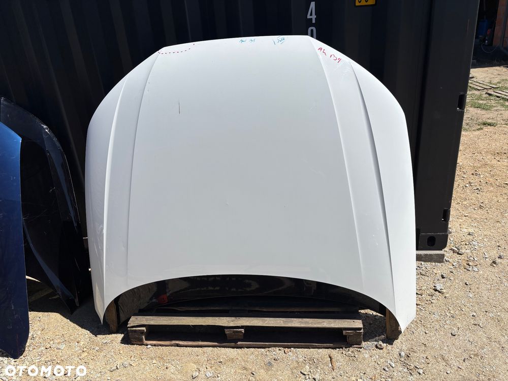 Audi A4 B9 8W0 Maska silnika - 1