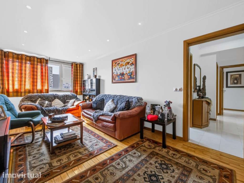 Apartamento de 5 assoalhadas junto à estação de Metro - Alfornelos - Grande imagem: 4/23