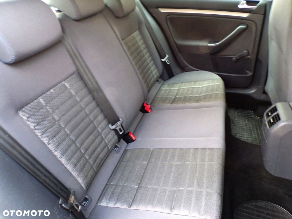 Volkswagen Golf - 28