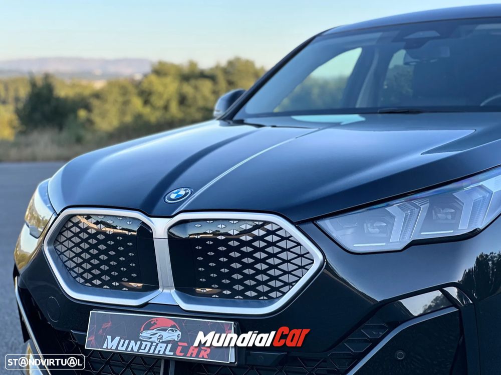 BMW iX2 eDrive20 - 27