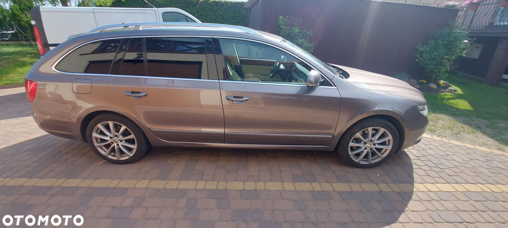 Skoda Superb 2.0 TDI Platinum DSG - 2