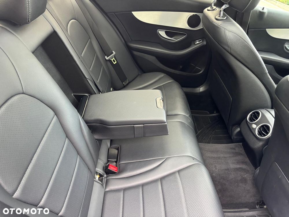 Mercedes-Benz Klasa C 300 9G-TRONIC AMG Line - 20