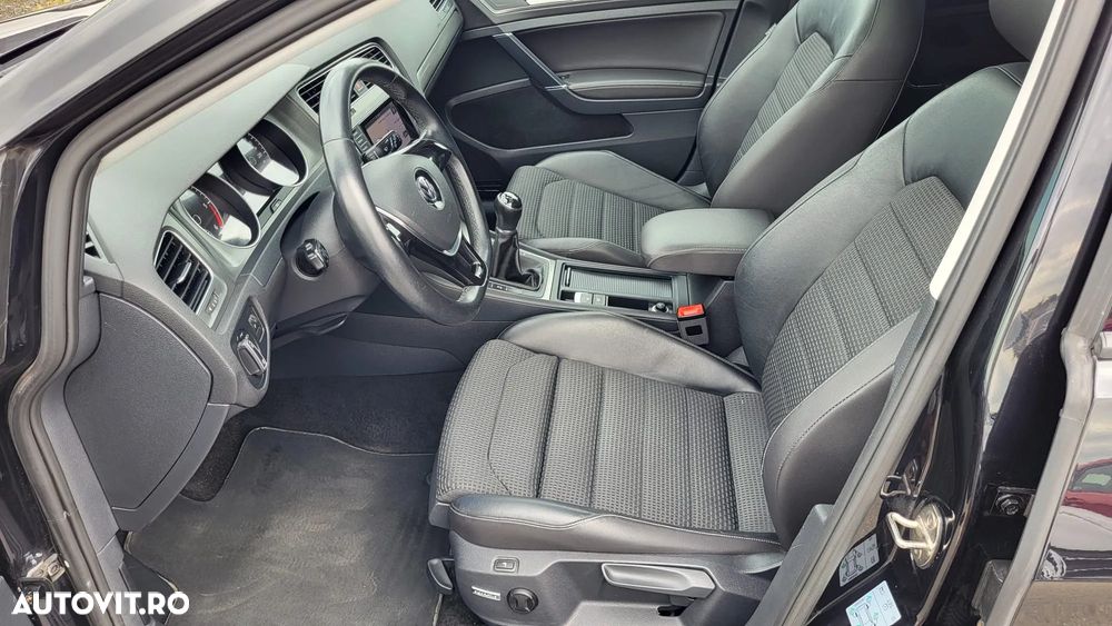 Volkswagen Golf - 6