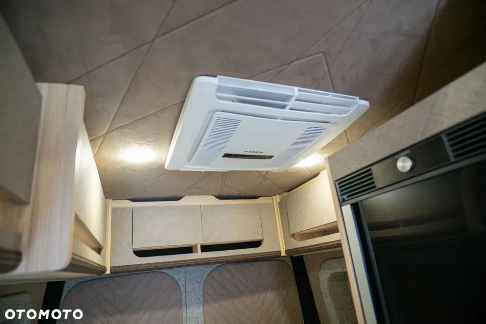 Mercedes-Benz Kamper Van Hype 700CVM - 17