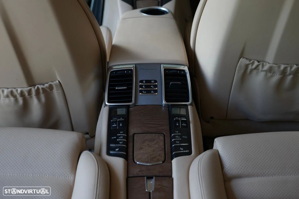 Porsche Panamera Turbo PDK - 23