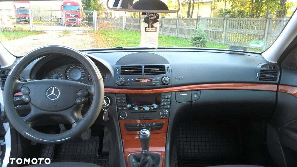 Mercedes-Benz Klasa E 200 CDI Classic - 26