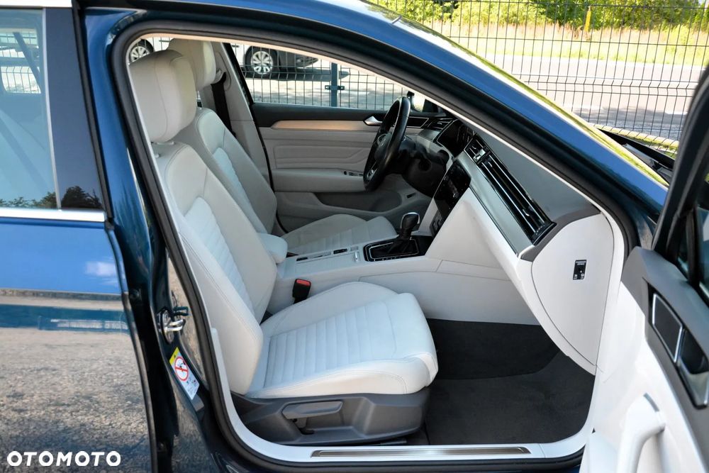 Volkswagen Passat Variant 2.0 TSI 4Mot Elegance DSG - 15
