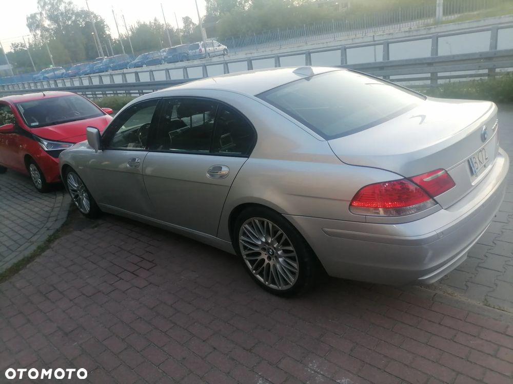 BMW Seria 7 750i L - 5