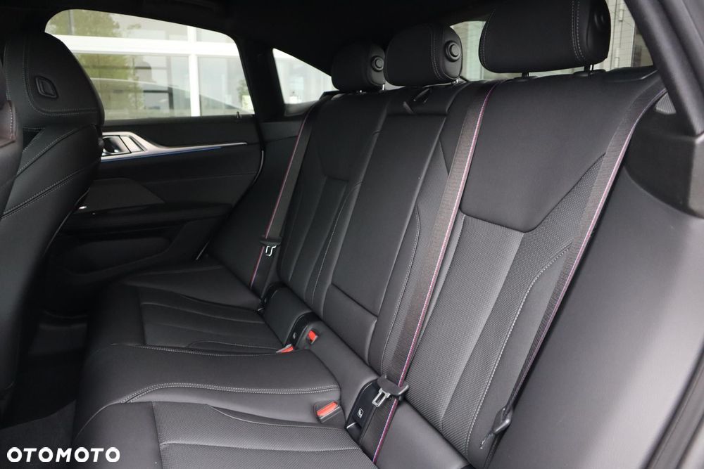BMW i4 - 12