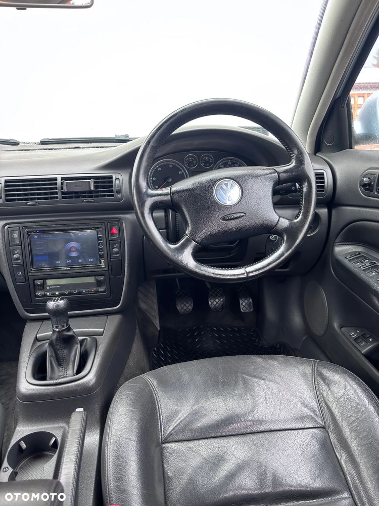Volkswagen Passat 1.9 TDI Highline - 8
