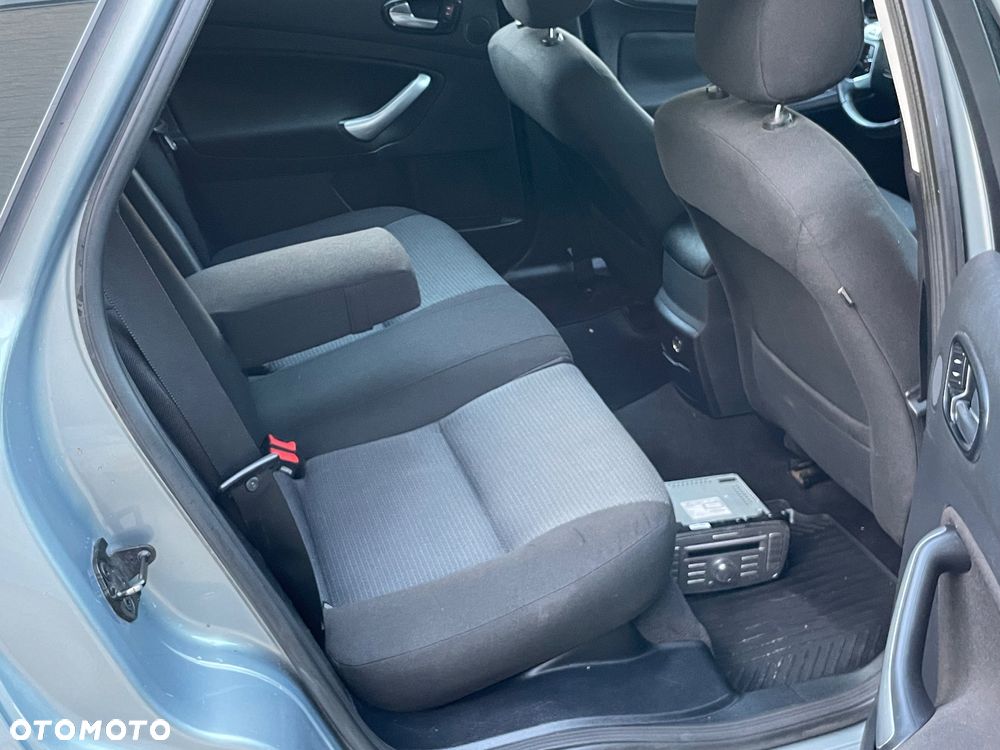 Ford Mondeo 2.0 FF Ghia - 12