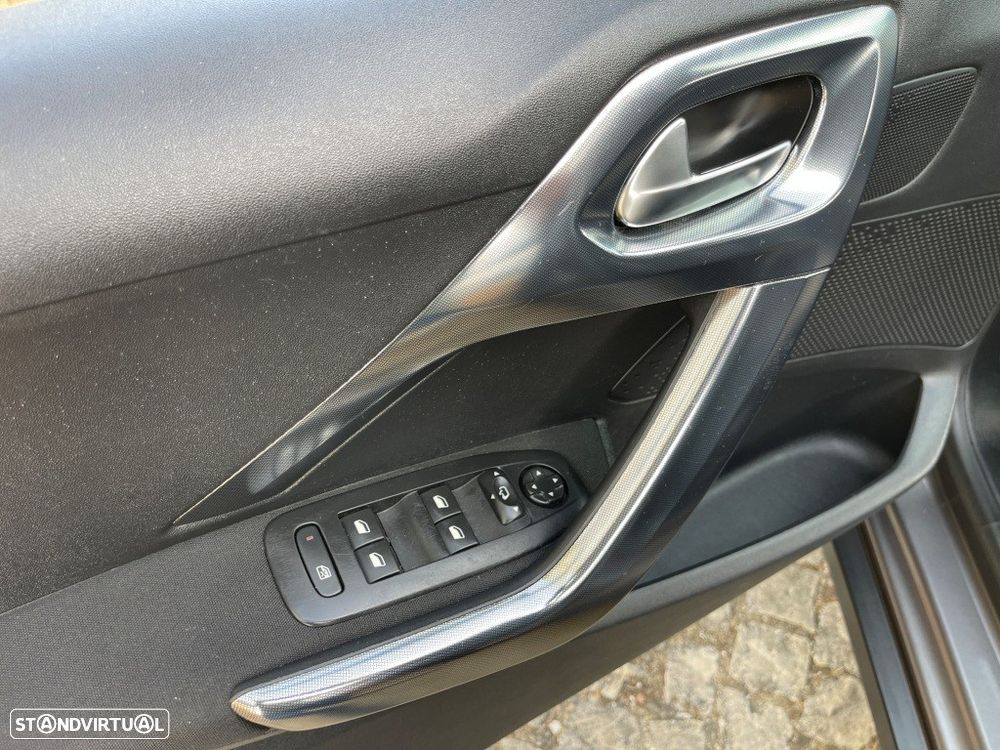 Peugeot 2008 1.6 BlueHDi Allure - 24