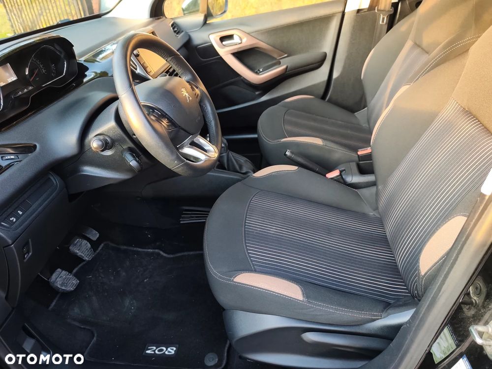 Peugeot 208 - 11